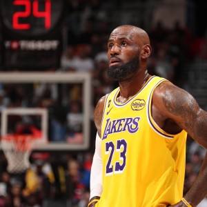 开云权威入口-詹姆斯出场数达1611场 追平帕里什并列NBA历史第一